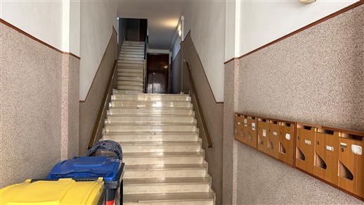 Appartamento Al Piano Ammezzato Di 2 Vani Oltre Accessori. Doppia Esposizione.